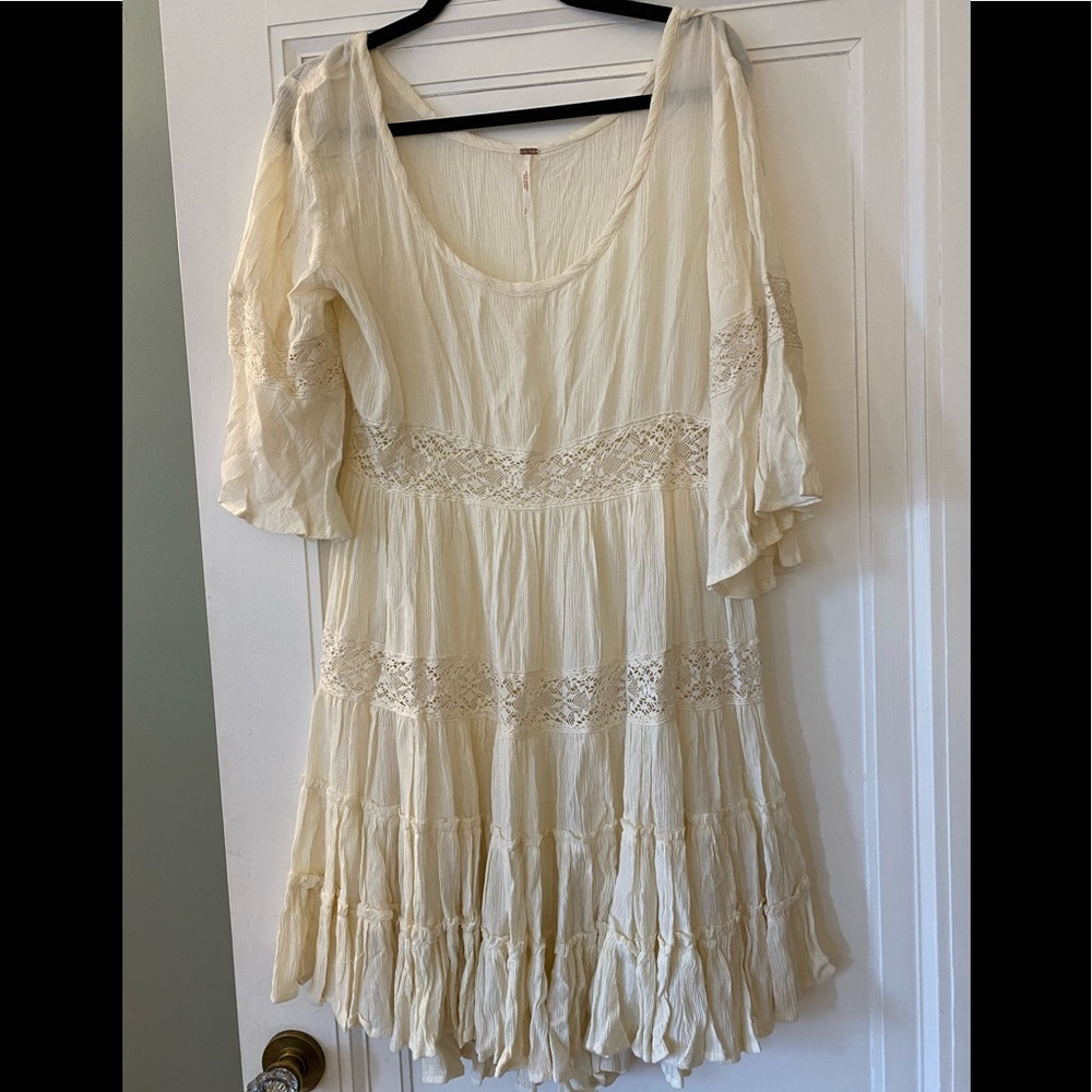 Free people. Small/petite cream ruffled dress.